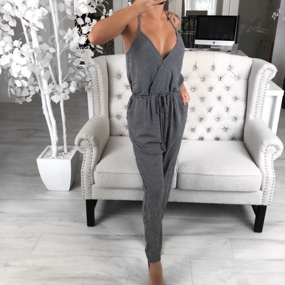 Aliysha Jumpsuit size medium - Picture 4 of 7